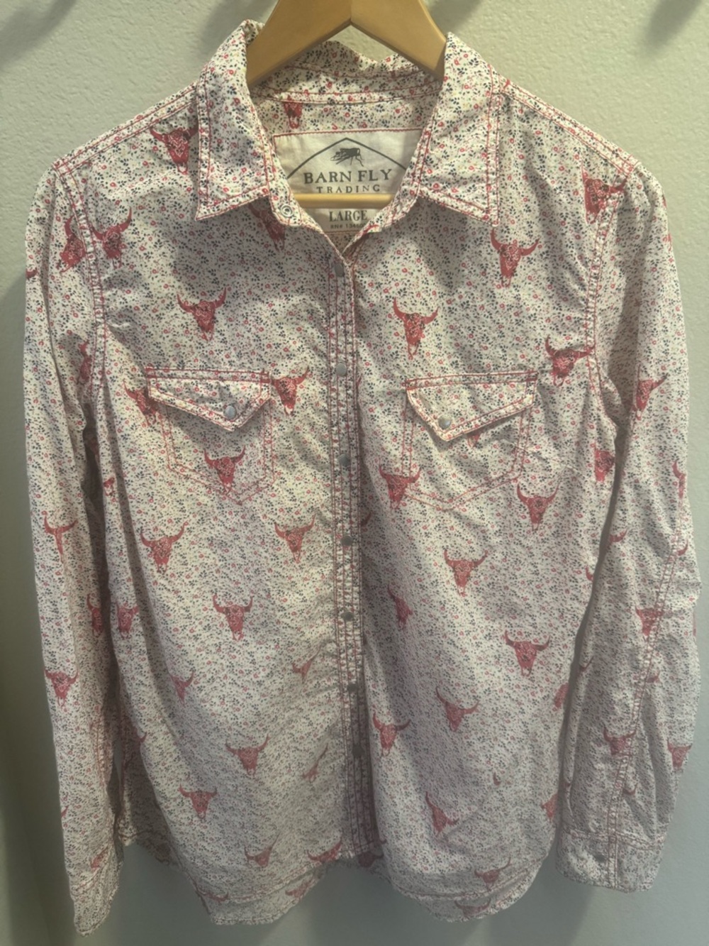 Barn Fly Trading Cow Skull Red and White Long Sleeve Snap Western Shirt Sz Large